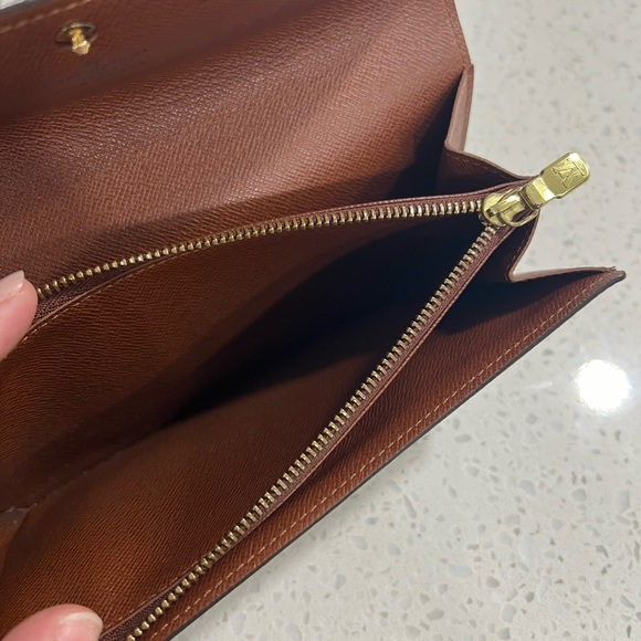 Louis Vuitton Sarah Wallet - Picture 5 of 8